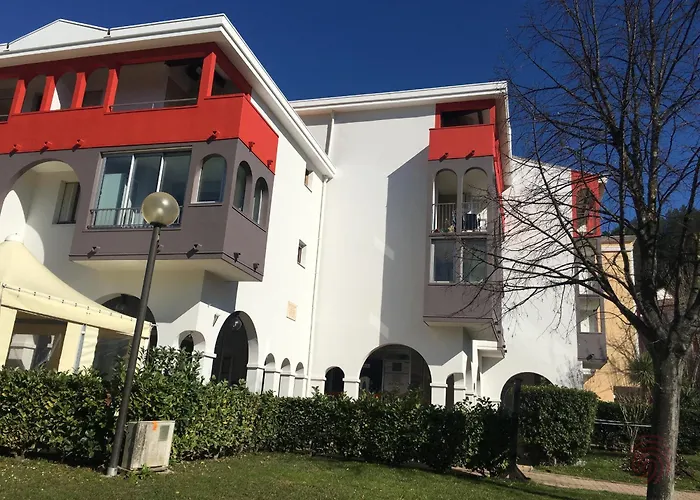 F2 Avec Terrasse, Parking Et Wifi à - Fr-1-451-107 * Lamalou-les-Bains